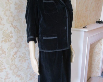 Vestido recto de terciopelo negro con chaqueta a juego. Vintage, boda, funeral, traje de terciopelo, traje negro, ropa de noche.