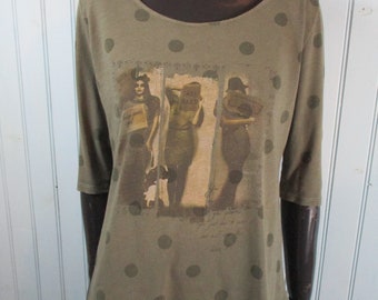 Olivgrünes Vintage T-Shirt mit drei Fashionistas vorne. Vintage+T-Shirt+Vintage Top+Sommer+Boho Top+Retro Top