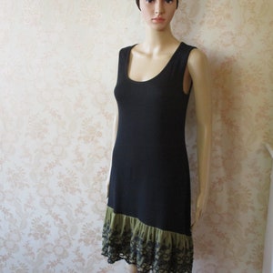 Schwarzes T Shirt Kleid mit Spitzen Saum.  Vintage-Kleid-T-Shirt-Kleid-Retro-Kleid-Boho-Kleid-Schwarzes Kleid-Spitzen-Kleid