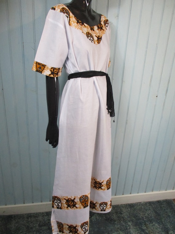 White kaftan with ethnic neckline  .  vintage\kaf… - image 2