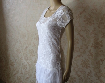 Robe en dentelle blanche avec jupe en tulle. robe vintage\robe blanche\robe en dentelle\robe de demoiselle d'honneur\robe de soirée
