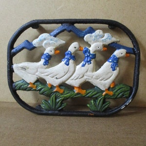 Vintage cast iron trivet with ducks.  vintage\trivet\cast iron trivet\pot holder\duck trivet\kitchenware