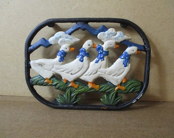 Salvamanteles vintage de hierro fundido con patos. vintage\trivet\trivet de hierro fundido\potholder\duck trivet\kitchenware