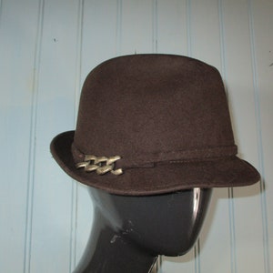 Brown felt vintage hat,  trilby style.  trilby\vintage hat\trilby hat\brown hat\womans hat\mens hat