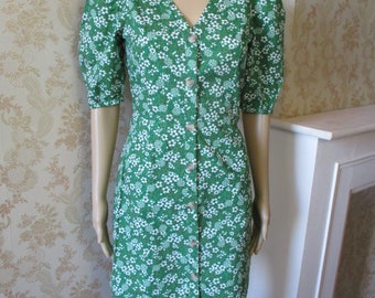 Green floral shirt dress.  vintage dress\shirt dress\floral dress\retro dress\summer dress\cotton dress