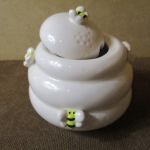 Gele keramische honingpot met bijen. vintage\bijen\honingpot\opbergpot\keukenartikelen\servies\cadeau