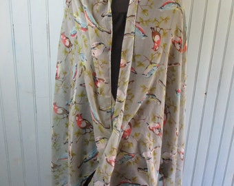 Großes vintage Tuch/Schal. Blassgrün mit Vogelprint.  Vintage Schals/Tücher/Vintage Schals/Tücher/Chiffon Schals/Vögel