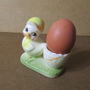 Vintage egg cup in the shape of a chick.  vintage\egg cup\chicken egg cup\kitchen ware\vintage egg cup