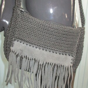 Retro 70s style shoulder bag with fringe.  vintage bag\shoulder bag\70&#39;s bag\retro bag\boho bag