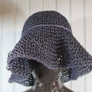 Vintage floppy straw hat in navy. vintage hat\straw hat\floppy hat\summer hat\boho hat\gardening hat\sun hat\straw hat