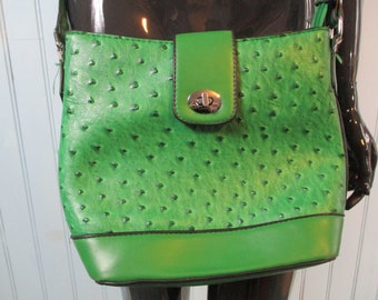 Vintage Kelly green shoulder bag.   vintage bag\vintage handbag\shoulder bag\retro bag\green bag\shopper\luggage