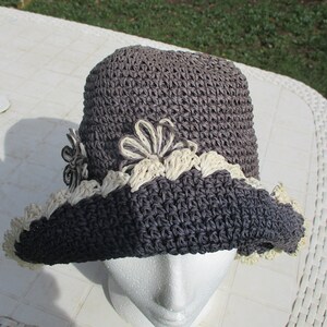 Vintage straw floppy hat in grey.  vintage hat\floppy hat\straw hat\sun hat\boho hat\retro hat\bucket hat\grey hat
