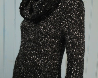 Vestido largo estilo suéter vintage. Negro moteado con cuello amplio. Vestido suéter, suéter, jersey, vestido vintage.