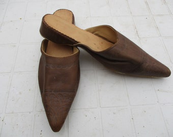 Vintage leather mules size 3 UK.  vintage shoes\mules\leather mules\evening shoes\smart shoes\