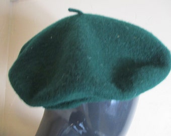 Vintage green beret.     . vintage hat\vintage beret\wool beret\boho hat\italian hat\green beret