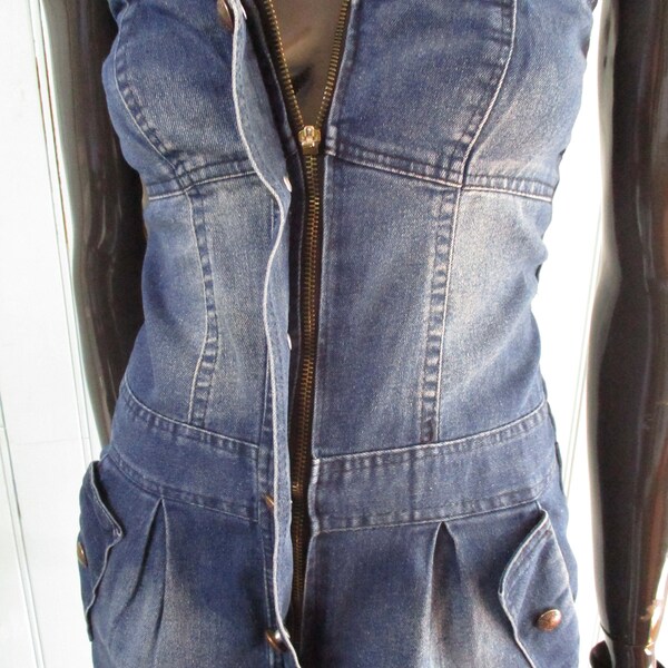 combishort en jean vintage. Robe bustier avec dos froncé. denim vintage\ combishort\ combishort en jean\ salopette\combinaison\