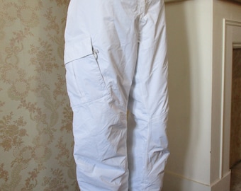 Peto impermeable blanco. Pantalones impermeables, peto, ropa impermeable, pantalones blancos, ropa de invierno.
