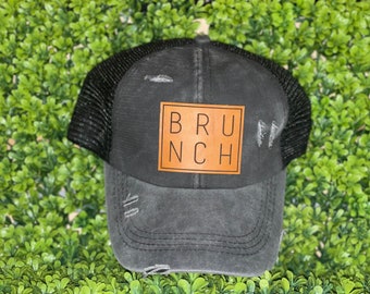 Gorra de camionero con cola de caballo y parche de cuero negro Brunch