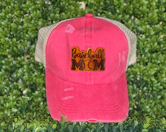 Gorra de camionero con cola de caballo y parche de cuero de mamá de béisbol roja