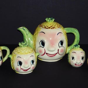 1950-talets vintage ananasansikte keramiktekanna / salt- och pepparkar / mjölkkanna / gräddkanna / sockerskål / japansk kvalitet / klassisk kitsch