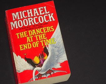 1986 Los Bailarines del Fin del Tiempo de Michael Moorcock / 3 Libros en 1 / Un Calor Extraterrestre. Las Tierras Huecas. El Fin de Todas las Canciones / Grafton /