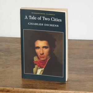 Una storia di due città - Charles Dickens - Wordsworth Classics - Libro in brossura vintage