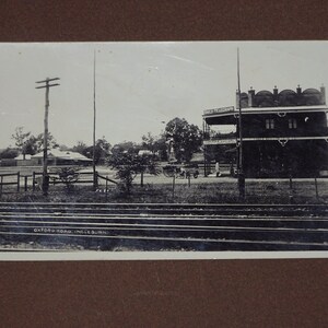 Postal con fotografía real de 1920 de Macs Emporium, Oxford Road Ingleburn. Sydney - Tarjeta postal antigua -