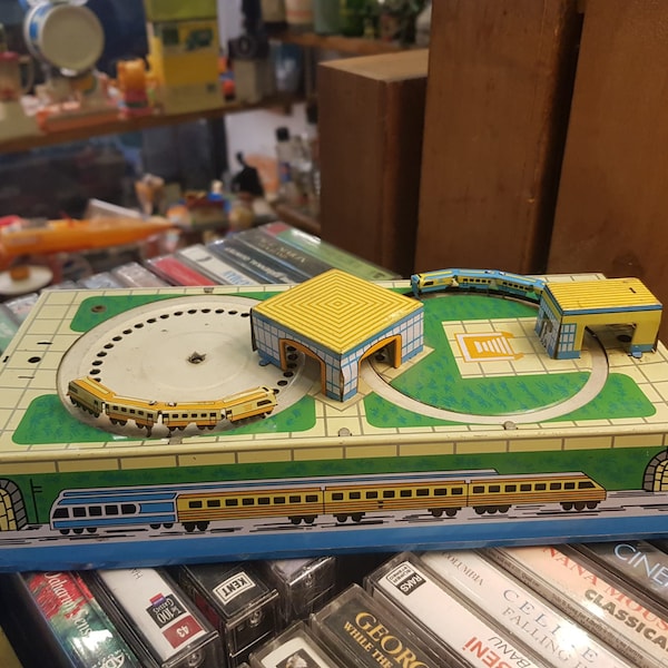 Vintage Tin Wind Up Train Set Toy
