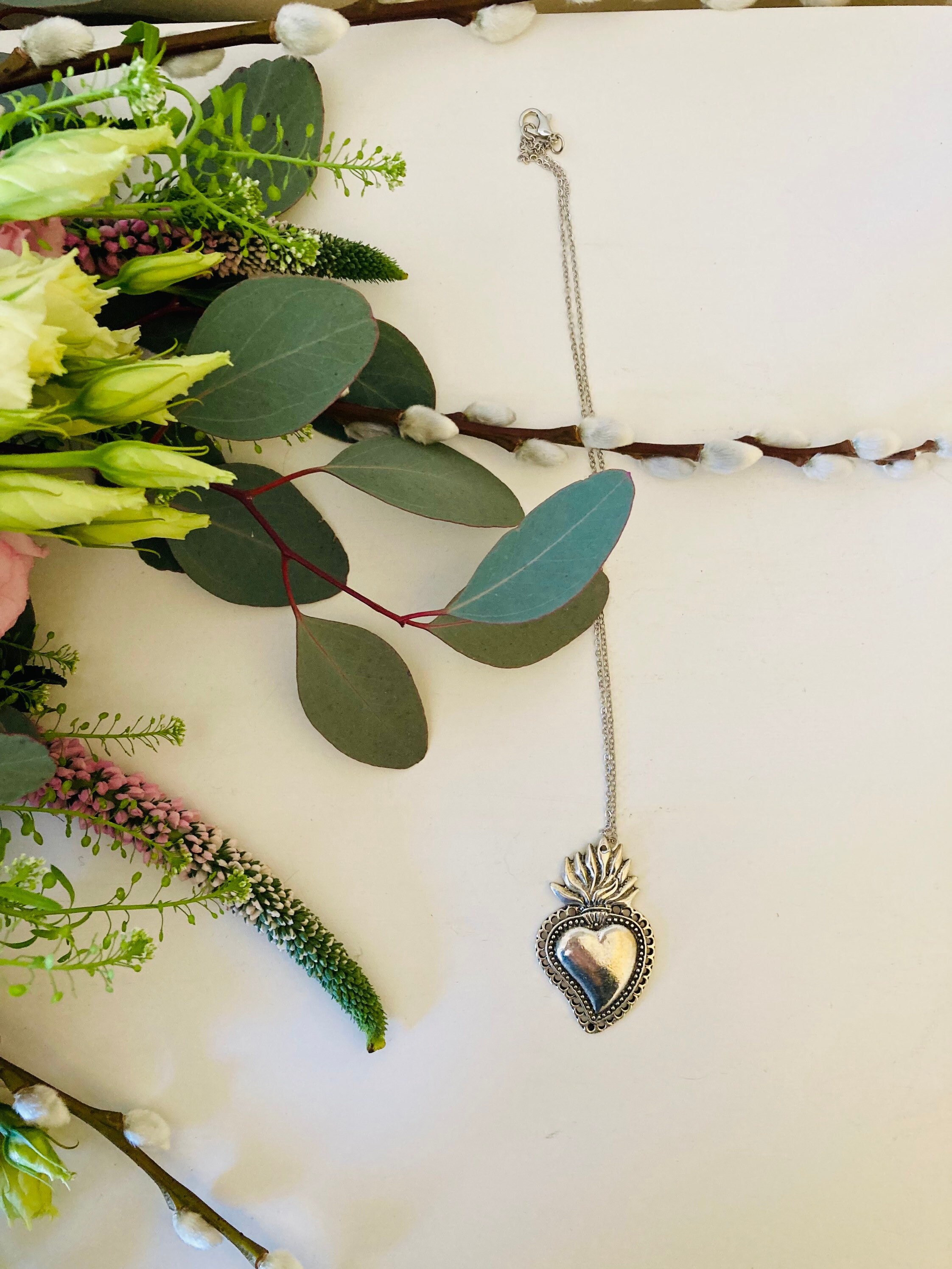 Ex Voto Catholique Couleur Argent avec Sa Chaîne Argentée