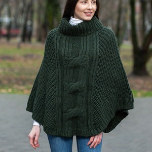 Aran Fisherman Sweater Poncho 100% Lana Merino Capa de punto de cuello alto tradicional irlandés Poncho de invierno suave y cálido para mujer Talla única imagen 1