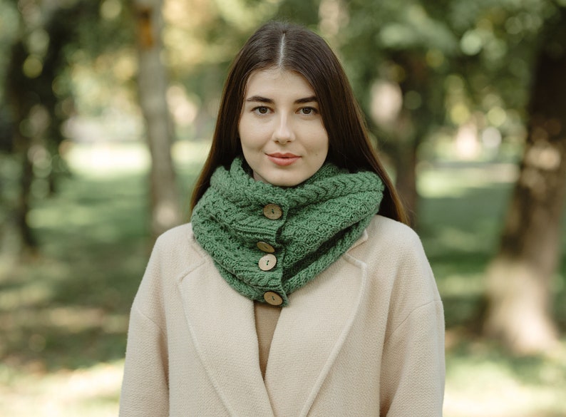 Saol Fisherman Ladies Coconut Buttons Snood Scarf: 100% Merino Wool Soft and Super Warm Infinity Scarf Aran Knitting & Loop Style Green