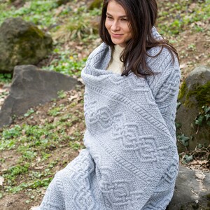 Fisherman Aran Merino Wool Throw Blanket: 100% Merino Wool Heavyweight Throw Super Soft & Warm Couch Cuddle Celtic Dara Knot image 10