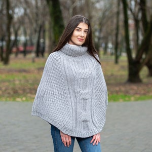 Aran Fisherman Sweater Poncho 100% Merino Wool Irish Traditional Turtleneck Knit Cape Soft, Warm Winter Poncho for Women One Size afbeelding 10