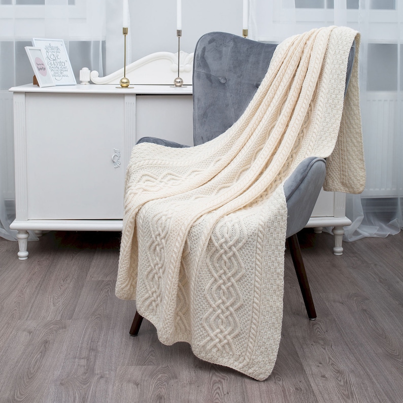 Fisherman Aran Merino Wool Throw Blanket: 100% Merino Wool Heavyweight Throw Super Soft & Warm Couch Cuddle Celtic Dara Knot White