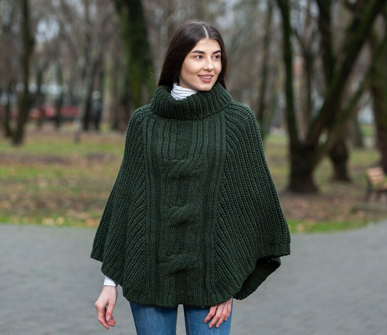 Aran Fisherman Sweater Poncho 100% Lana Merino Capa de punto de cuello alto tradicional irlandés Poncho de invierno suave y cálido para mujer Talla única imagen 1