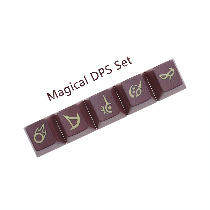 Puede incluir: Un conjunto de seis teclas marrones con s&iacute;mbolos dorados. Las teclas est&aacute;n etiquetadas como "Magical DPS Set".