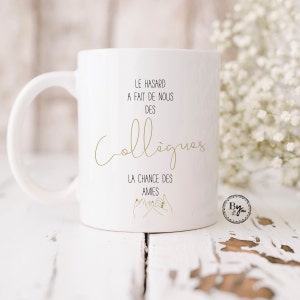 Mug personnalisé "Le hasard à fait de nous des collègues, la chance des amies ". LIVRAISON MONDIAL RELAY(point relais).