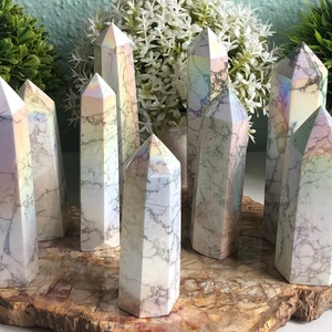 Aura Howlite Tower