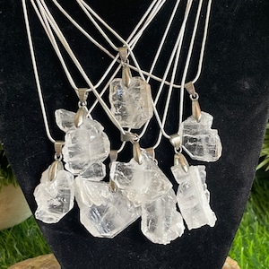 Faden Quartz Necklace