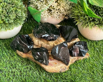 Obsidiana negra cruda