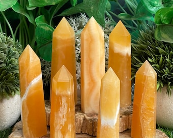Torre de calcita naranja