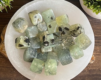 Cubos de piedra de ensueño de prehnita: cristal pulido