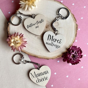 Heart-shaped wooden key ring personalized with your text: wedding, first name, date...