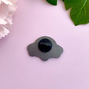 Black enamelled pin and pastel colors flying saucer with cat image 3