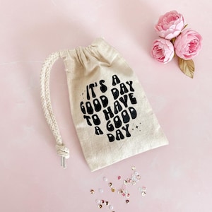 Bolsa de algodón reciclado con la frase "Es un buen día para tener un buen día" - 2 tamaños disponibles