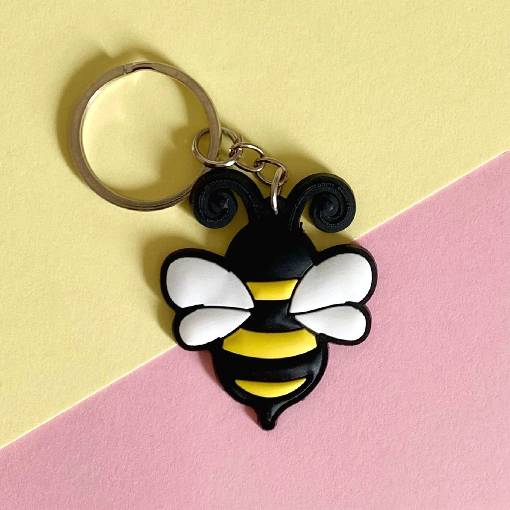 Porte-clés Abeille avec 3 abeilles volantes ailes strass