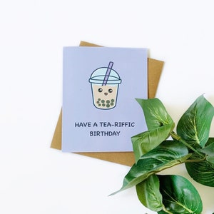 Haben Sie einen Tee-Riffic Geburtstag | Geburtstagskarte Bubble Tea Food Cute Boba Drink Asiatisches Essen Milchtee Süß Punny Grußkarte Perlen Kawaii
