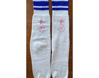 Calcetines blancos de tubo de los años 80 con 3 rayas azules firmados por MIKE ROYKO Chicago Tribune Oferta RARA