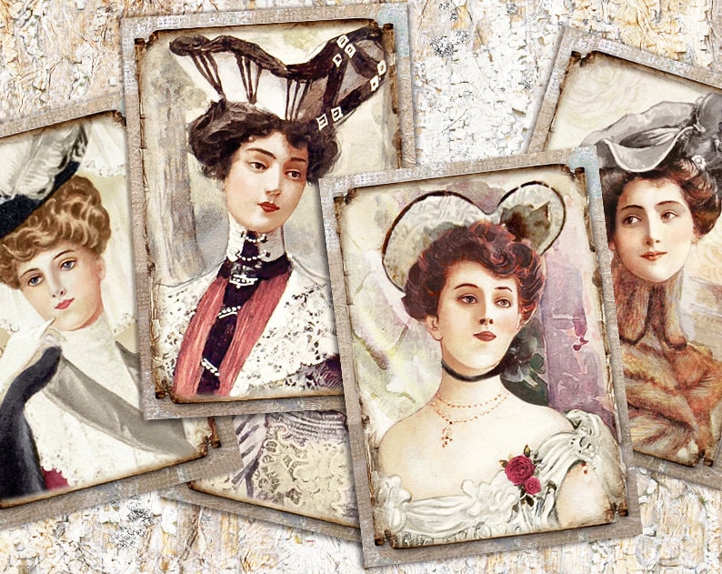 Puede incluir: Cuatro im&aacute;genes vintage de mujeres con sombreros y ropa elaborados. Las im&aacute;genes est&aacute;n en formato collage y tienen un aspecto descolorido y antiguo.