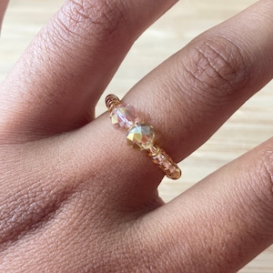 Handgefertigter Ring aus Roségold mit Perlen